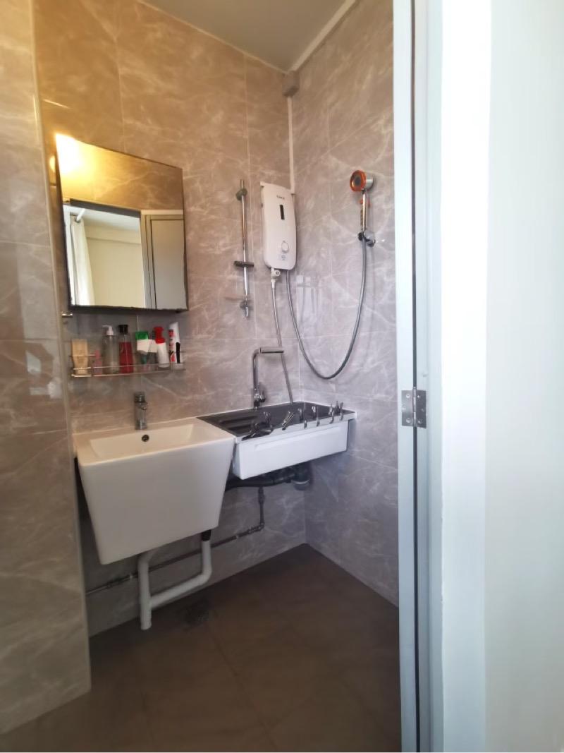 824 Jurong West Street 81 HDB Apartment For Rent, $2,550, 1 Bed 1 Bath 215 sqft $11.86 psf
