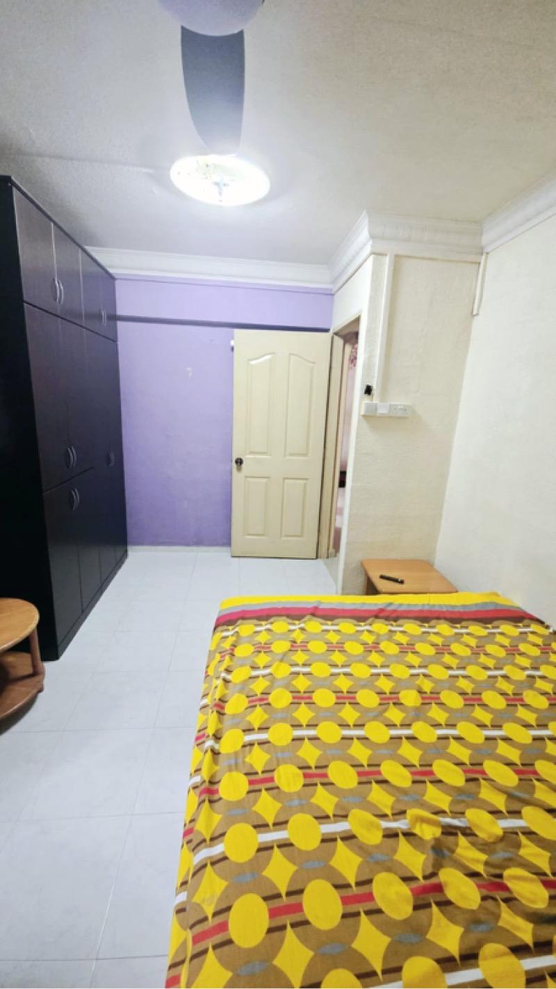 427 Clementi Avenue 3 HDB Apartment Room Rental, $1,100, 1 Bed 1 Bath 107 sqft $10.28 psf