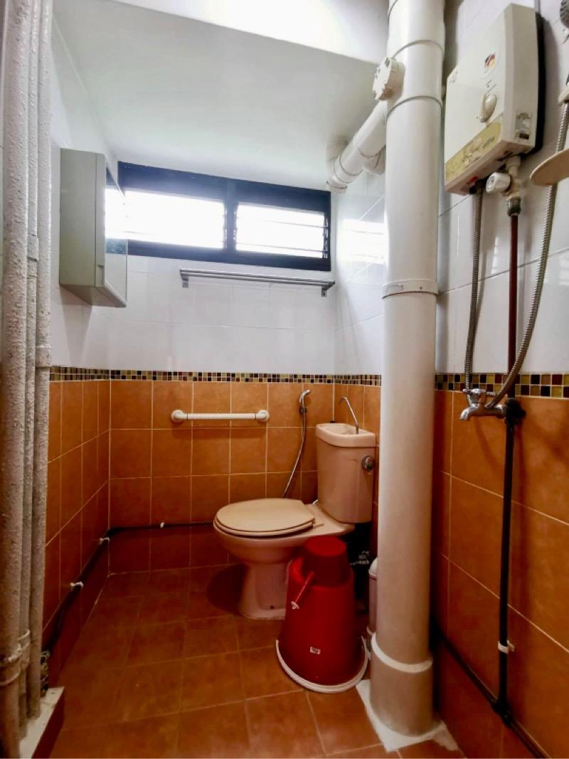 427 Clementi Avenue 3 HDB Apartment Room Rental, $1,100, 1 Bed 1 Bath 107 sqft $10.28 psf