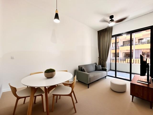 Rezi 24 Apartment For Rent, $4,400, 3 Bed 2 Bath 753 sqft $5.84 psf