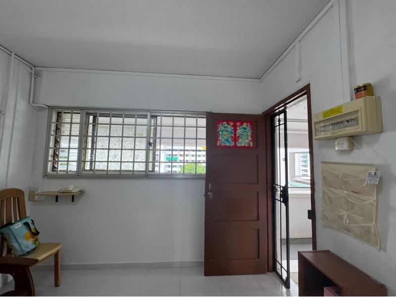 Prop-GPT: HDB Apartment: D25  212 Marsiling Crescent