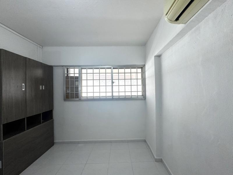 212 Marsiling Crescent HDB Apartment For Rent, $2,600, 3 Bed 2 Bath 796 sqft $3.27 psf