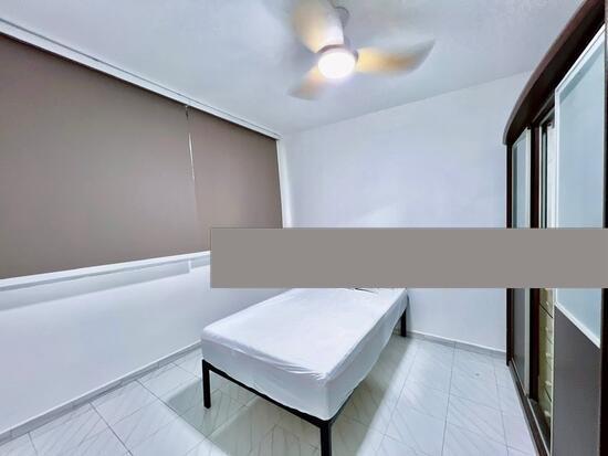 HDB Apartment for Rent: D18, 520116