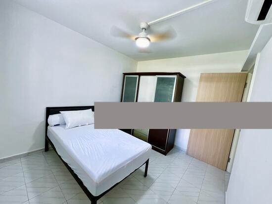 HDB Apartment for Rent: D18, 520116