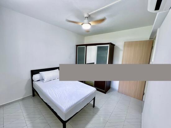 HDB Apartment for Rent: D18, 520116