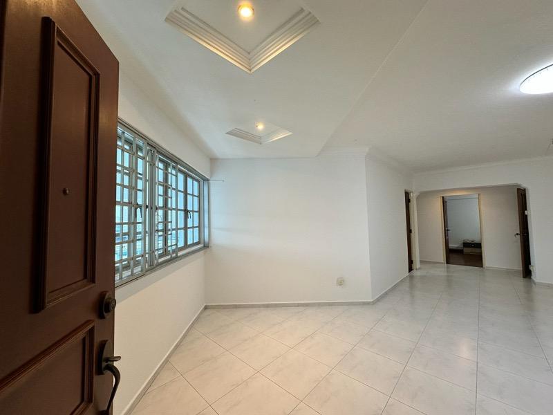 Prop-GPT: HDB Apartment: D23 Bukit Batok 211 Bukit Batok Street 21
