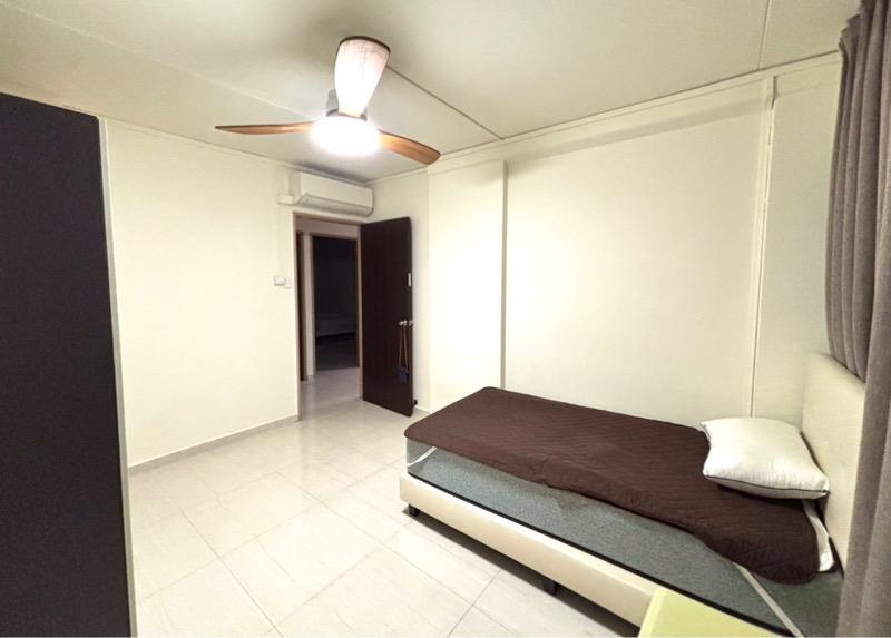 629 Yishun Street 61 HDB Apartment Room Rental, $950, 1 Bed 2 Bath 107 sqft $8.88 psf