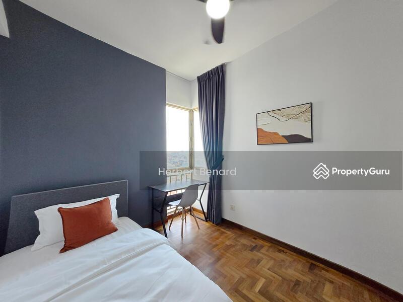 Prop-GPT: Condominium: D14  Astoria Park
