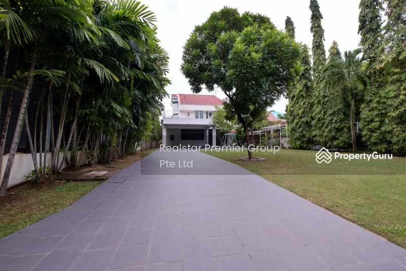 Prop-GPT: Detached: D19   Bungalow with Pool & Football Field