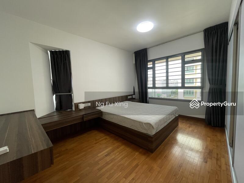 Prop-GPT: HDB Flat: D19 Punggol 271A Punggol Walk