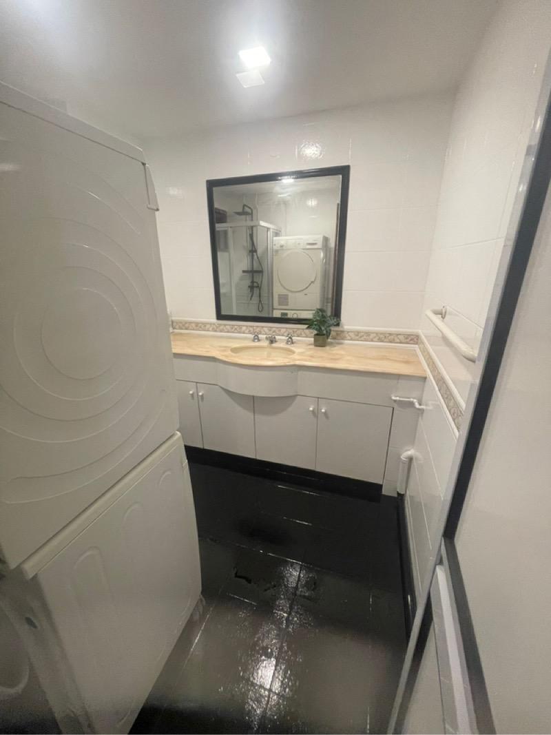 Kew Residencia Town House Room Rental, $1,868, 1 Bed 1 Bath 610 sqft $3.06 psf