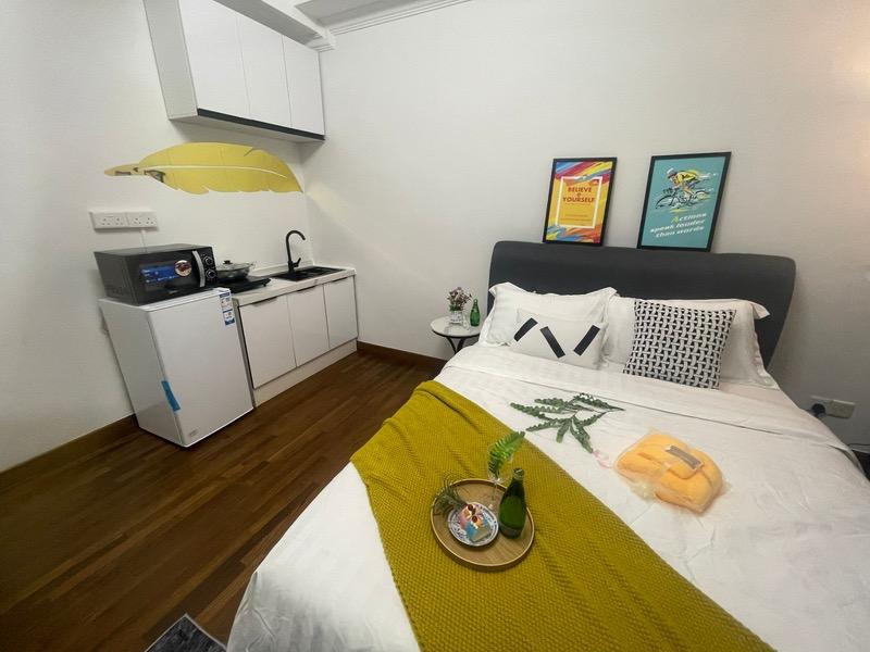 Kew Residencia Town House Room Rental, $1,868, 1 Bed 1 Bath 610 sqft $3.06 psf