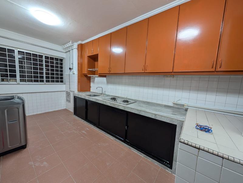 359 Bukit Batok Street 31 HDB Apartment For Rent, $2,900, 2 Bed 2 Bath 688 sqft $4.22 psf