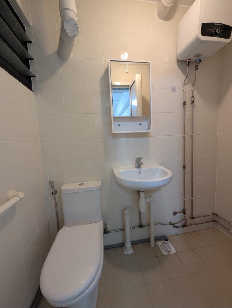 359 Bukit Batok Street 31 HDB Apartment For Rent, $2,900, 2 Bed 2 Bath 688 sqft $4.22 psf