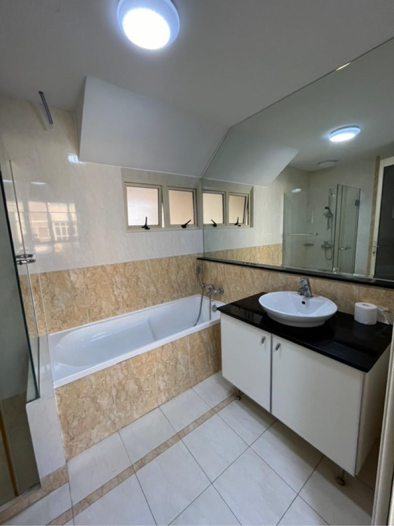 Sims Green Apartment Room Rental, $2,300, 1 Bed 1 Bath 200 sqft $11.50 psf