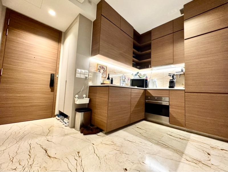 Queens Peak Condominium For Rent, $4,200, 2 Bed 1 Bath 624 sqft $6.73 psf