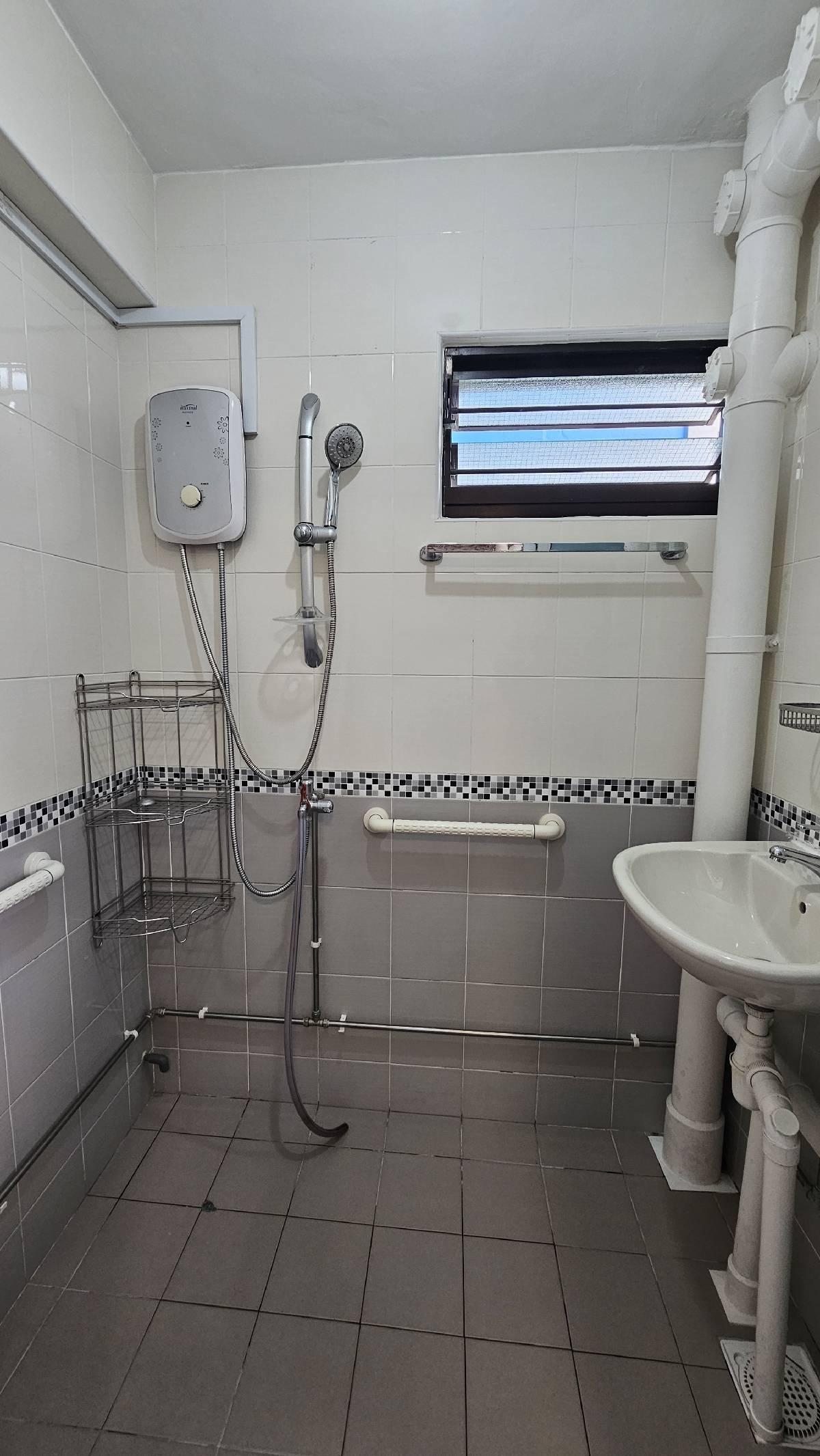 10 Telok Blangah Crescent HDB Apartment For Rent, $3,200, 2 Bed 2 Bath 700 sqft $4.57 psf