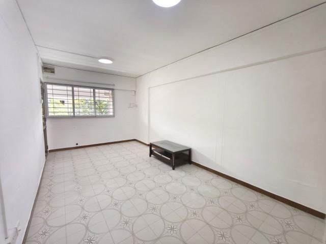 Prop-GPT: HDB Apartment: D19  240 Hougang Street 22