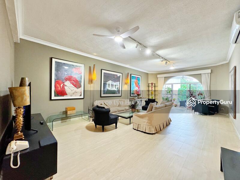 Prop-GPT: Condominium: D11  Shelford Green