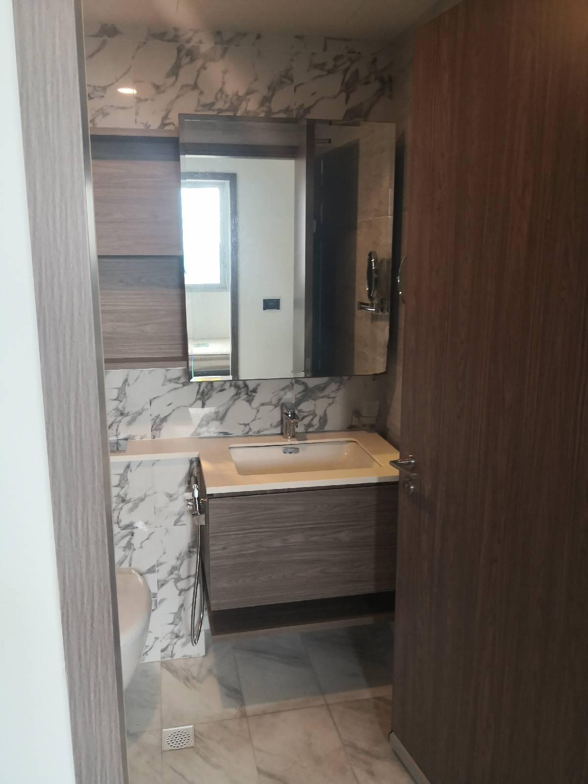Queens Peak Condominium For Rent, $6,300, 3 Bed 2 Bath 850 sqft $7.41 psf