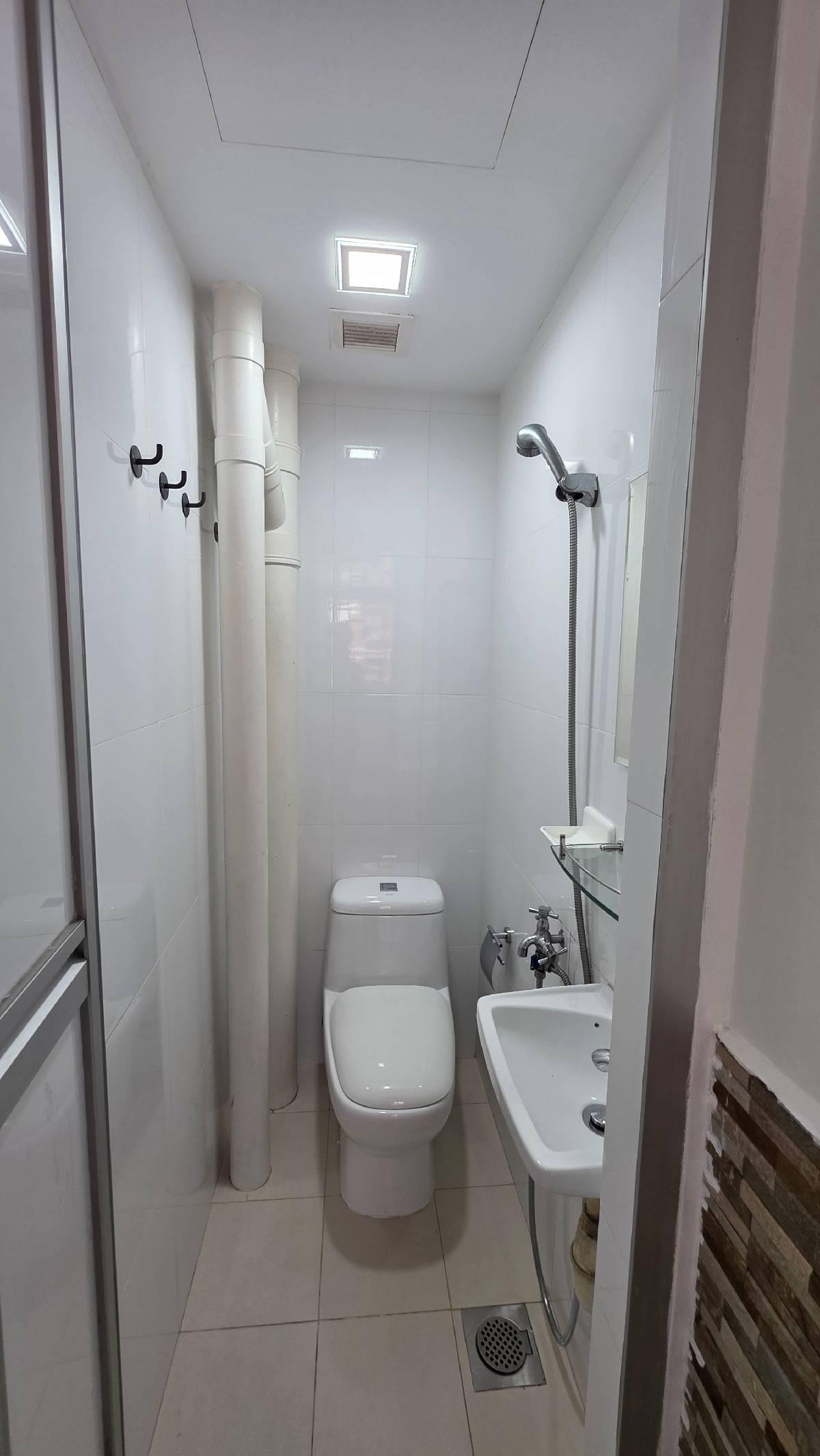 OASIS @ ELIAS Condominium For Rent, $4,700, 3 Bed 3 Bath 1,249 sqft $3.76 psf