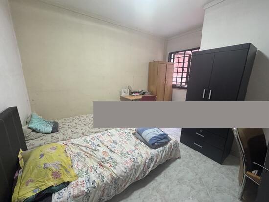Prop-GPT: HDB Apartment: D23 Bukit Batok 623 Bukit Batok Central