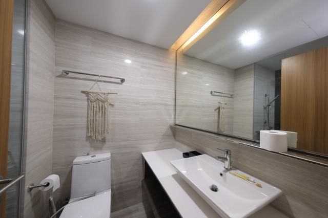 Watertown Condominium For Rent, $4,500, 2 Bed 2 Bath 1,055 sqft $4.27 psf