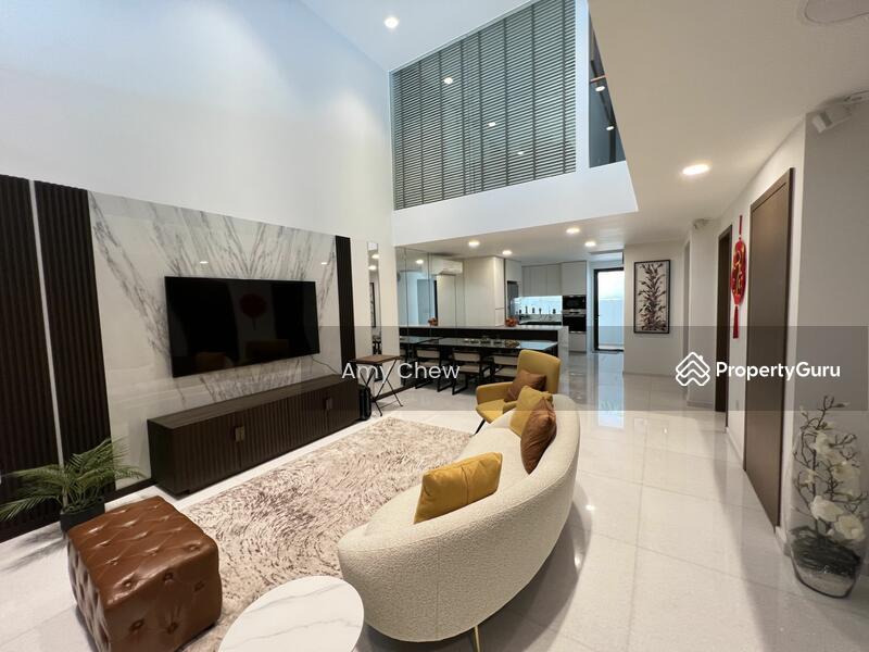 Prop-GPT: Terrace: D09 Cairnhill Stunning Almost New Terrace  House In The Heart Of Orchard.