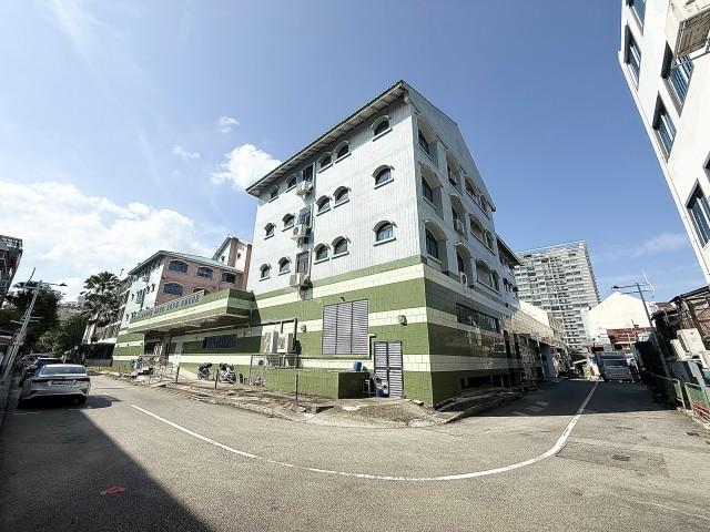 Kembangan Court Apartment For Rent, $4,100, 2 Bed 2 Bath 1,087 sqft $3.77 psf