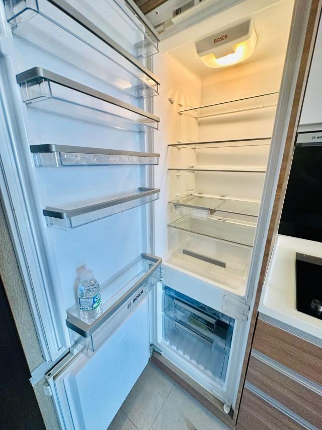Centra Heights Condominium For Rent, $2,950, 2 Bed 1 Bath 463 sqft $6.37 psf