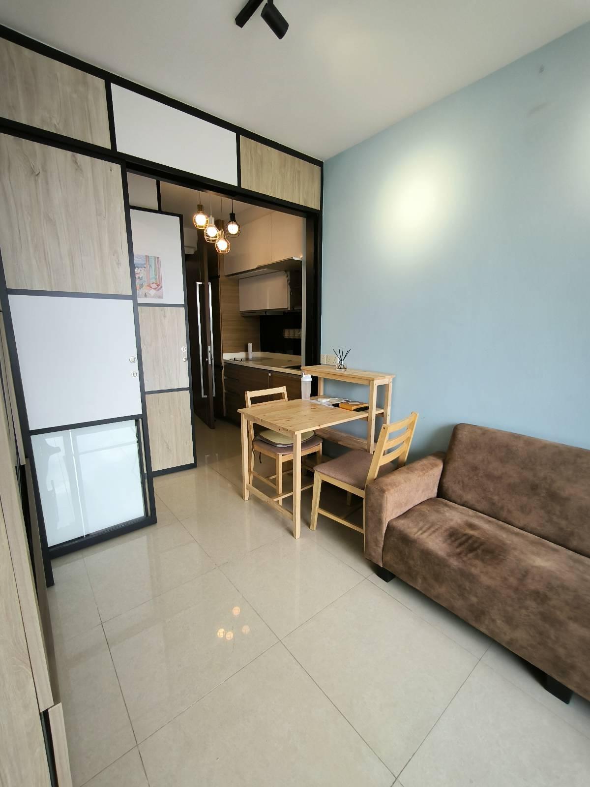 Centra Heights Condominium For Rent, $2,950, 2 Bed 1 Bath 463 sqft $6.37 psf