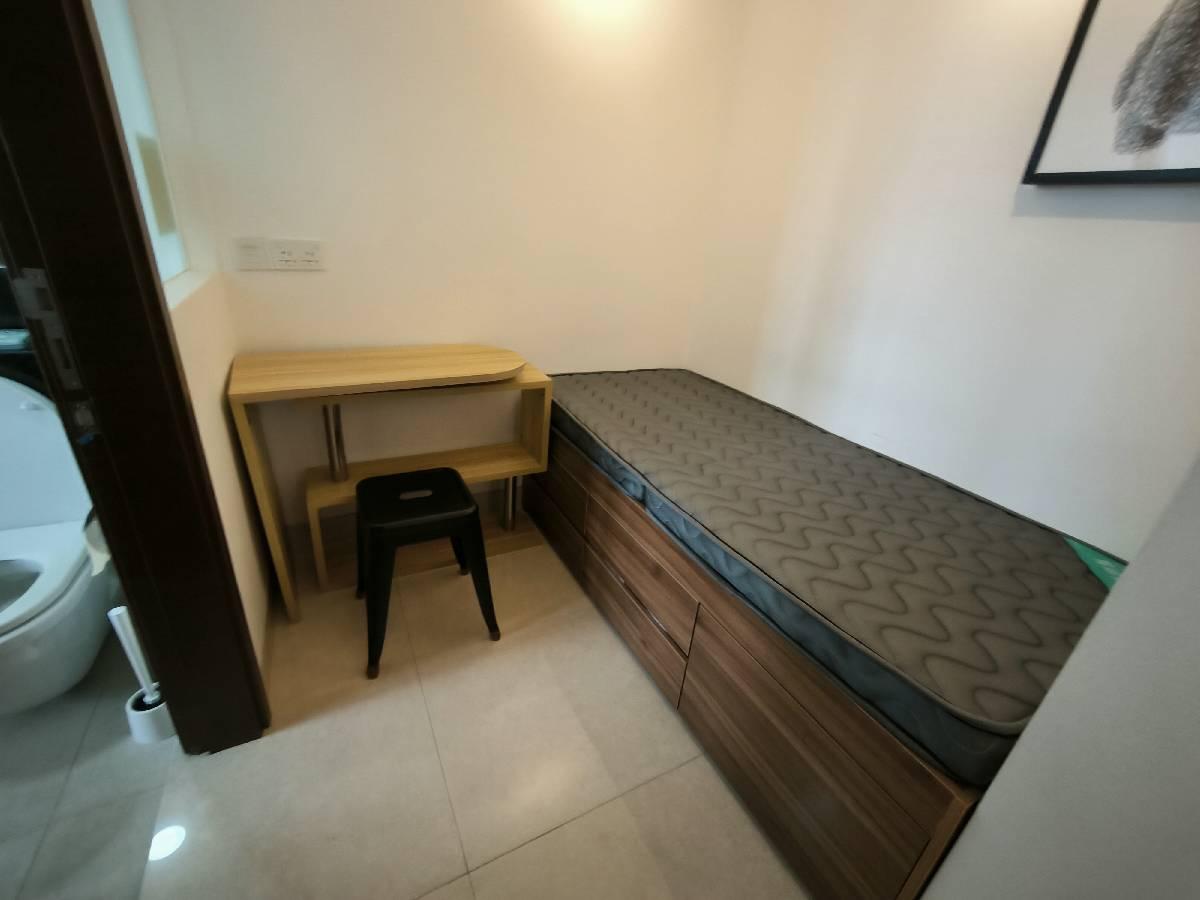 Centra Heights Condominium For Rent, $2,950, 2 Bed 1 Bath 463 sqft $6.37 psf