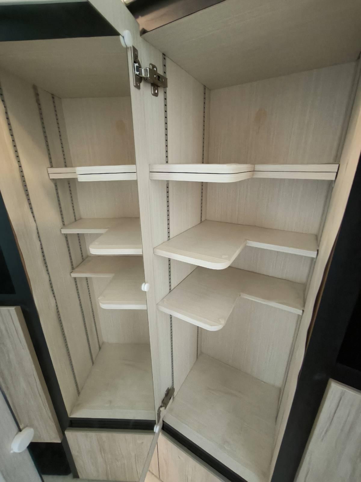 Centra Heights Condominium For Rent, $2,950, 2 Bed 1 Bath 463 sqft $6.37 psf