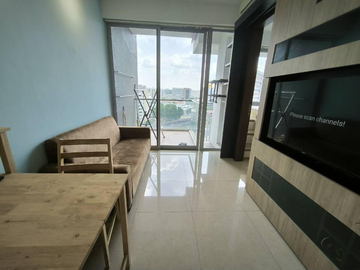 Centra Heights Condominium For Rent, $2,950, 2 Bed 1 Bath 463 sqft $6.37 psf