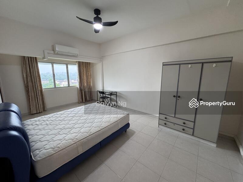Prop-GPT: Apartment: D03  Queensway Tower
