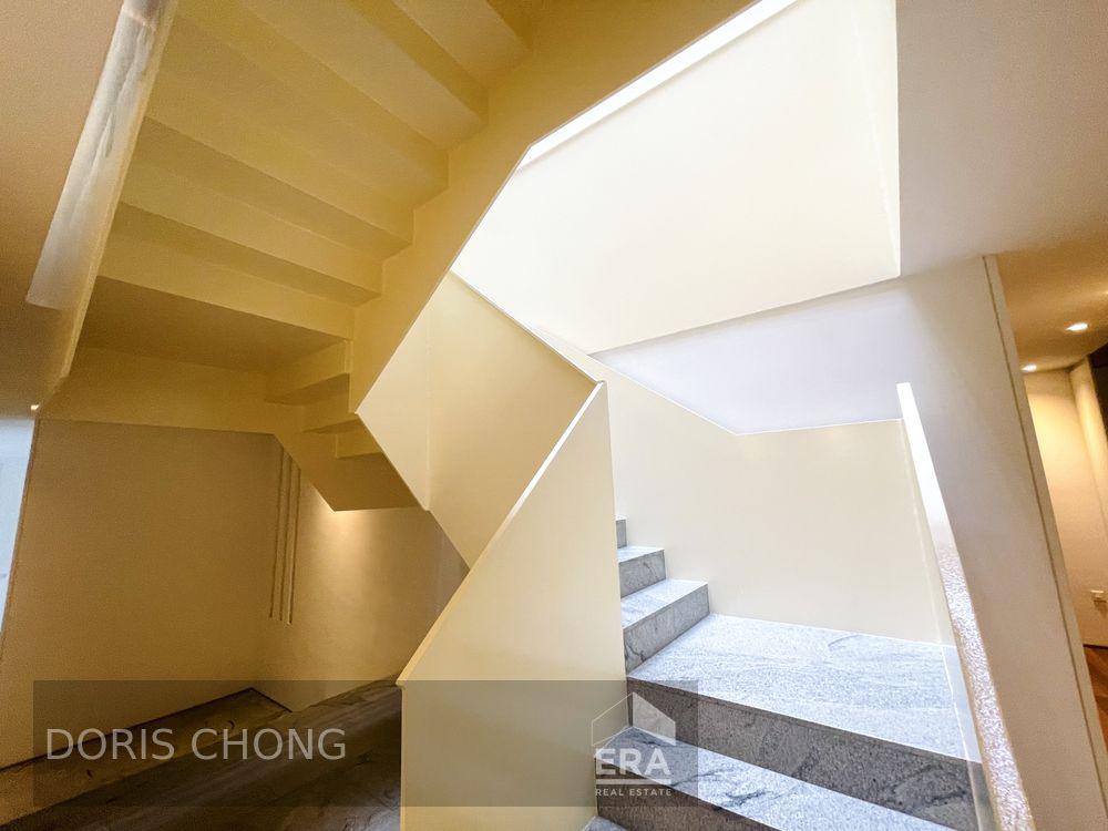 Prop-GPT: Bungalow - Good Class: D21  King Albert Park Gcb