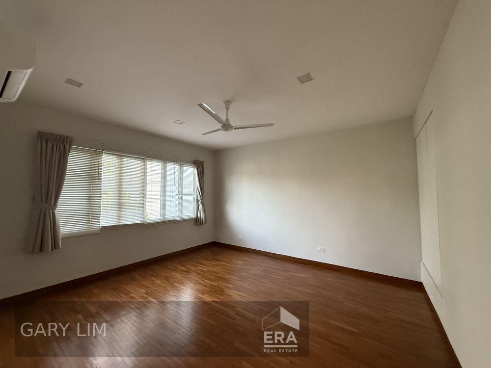 Prop-GPT: Detached: D10 Holland 10 Greenleaf View