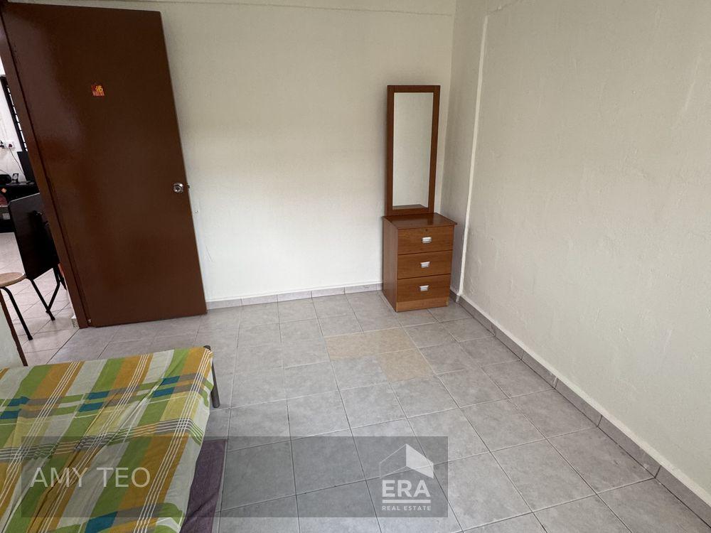 HDB - 1 room for Rent: Bedok North Street 2, Bedok, D16, 460114