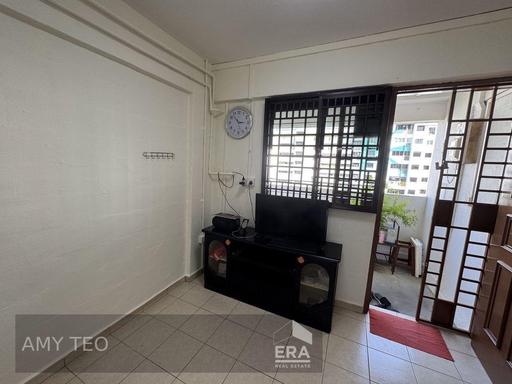 HDB - 1 room for Rent: Bedok North Street 2, Bedok, D16, 460114