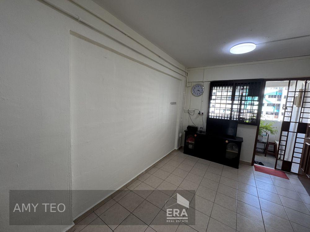 HDB - 1 room for Rent: Bedok North Street 2, Bedok, D16, 460114