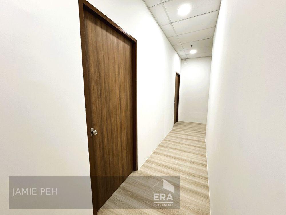 Commercial for Rent: Bukit Batok Crescent, Bukit Batok, D23, 658065