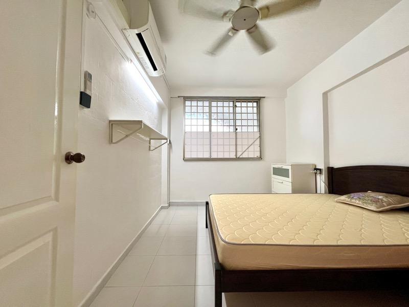Prop-GPT: HDB Apartment: D19  683 Hougang Avenue 8