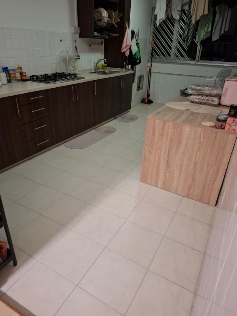 239 Bukit Batok East Avenue 5 HDB Apartment Room Rental, $850, 1 Bed 2 Bath 721 sqft $1.18 psf
