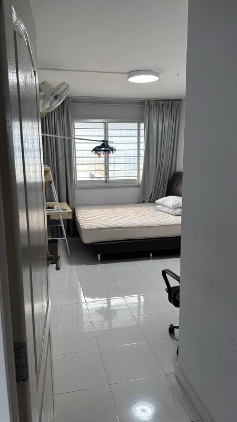 Prop-GPT: HDB Apartment: D22 Boon Lay 731 Jurong West Street 72