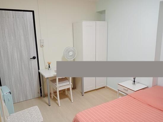 709 Woodlands Drive 70 HDB Apartment Room Rental, $850, 1 Bed 1 Bath 130 sqft $6.54 psf