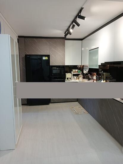 709 Woodlands Drive 70 HDB Apartment Room Rental, $850, 1 Bed 1 Bath 130 sqft $6.54 psf