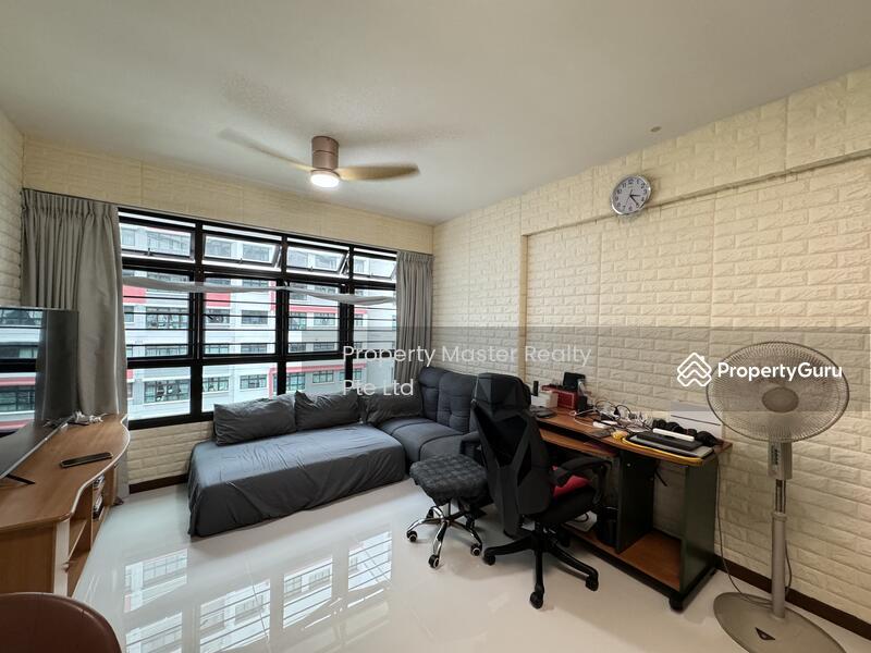 Prop-GPT: HDB Flat: D19  932A Hougang Avenue 9