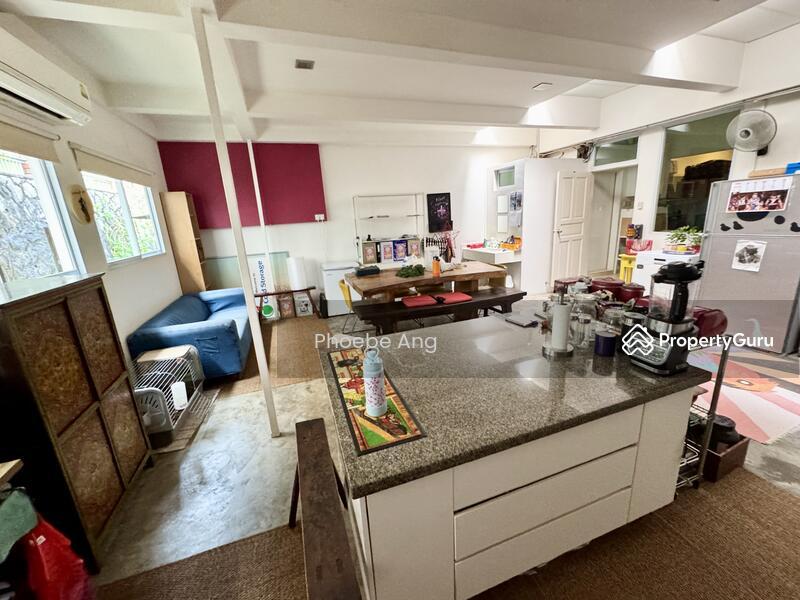 Renovated 2 Storey house 4 bed w Outdoor Patio, Garden Near GESS, UWC