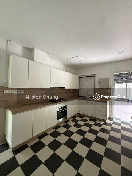 Bungalow for Rent: D11, 298350