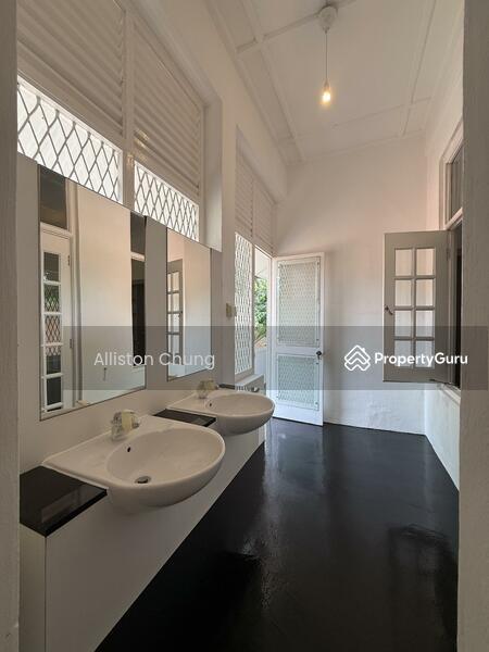 Bungalow for Rent: D11, 298350